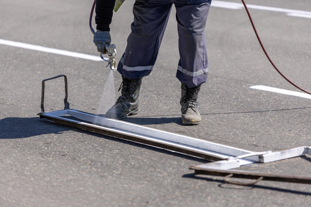 401 Services crew performing parking lot maintenance in Ontario